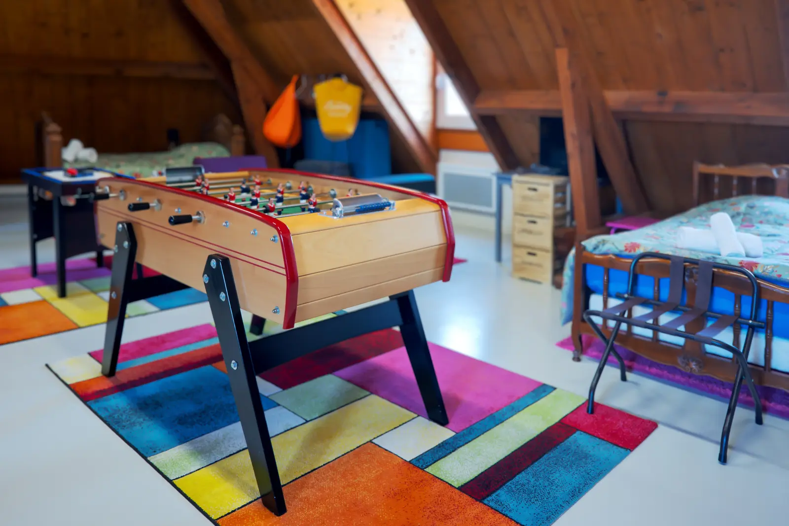 Le babyfoot du gîte Lau’Livier installé sous les combles