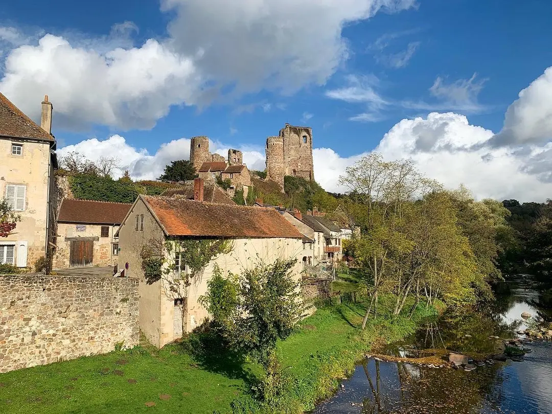 Le village médiéval d’Hérisson, dans notre région de l’Allier près de Montluçon